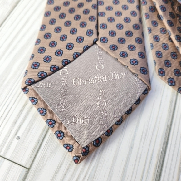 Christian Dior Vintage Silk Necktie in Taupe Floral - Picture 3 of 6